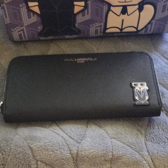 Karl Lagerfeld Black and Cream Graphic Shoulder Bag And Wallet - Picture 2 of 4